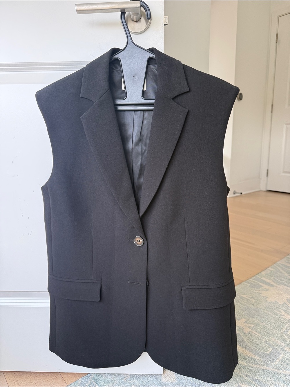 DISSH Black Sleeveless Blazer Vest